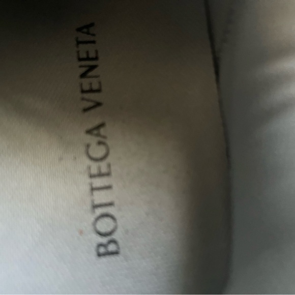 Bottega Veneta Elegant Gray Interior - Picture 3 of 12
